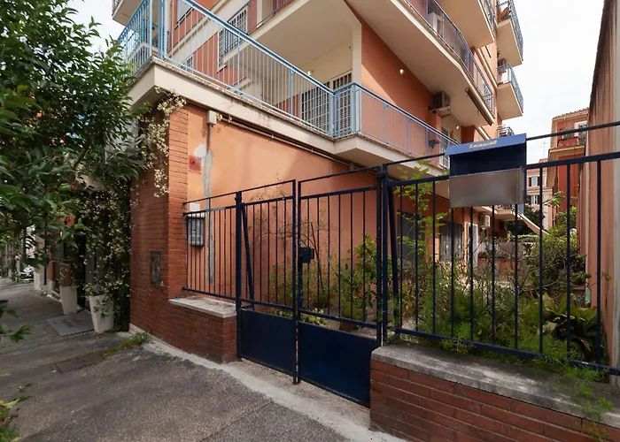 Guesthost - Comfy X2 In Monteverde Apartment Rom